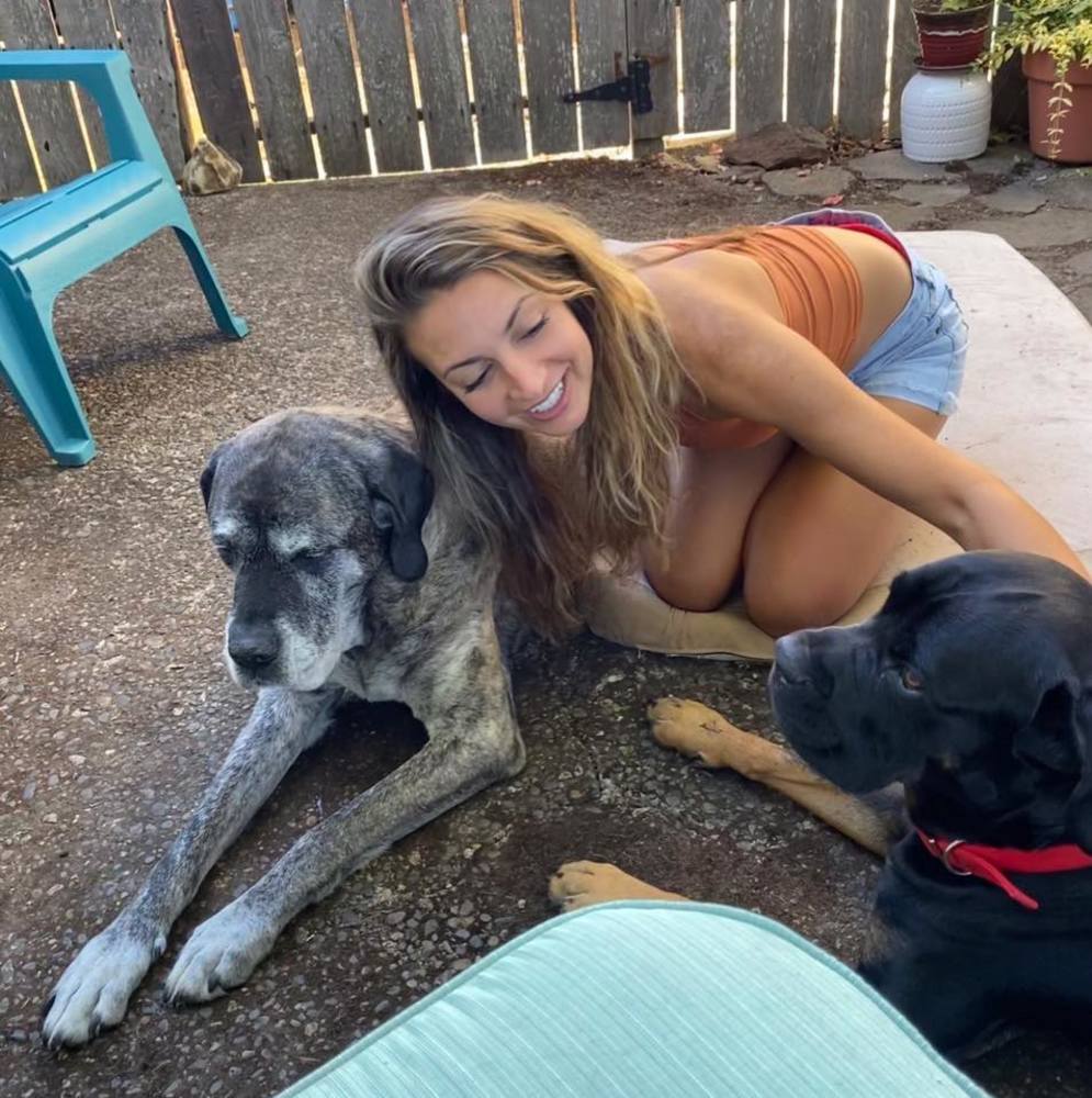 Meet your Posher, Hilary